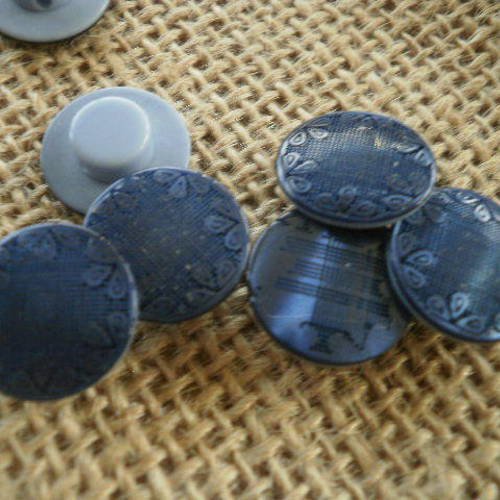 Lot de 2 boutons ronds  en  plastique , de  couleur  bleue , motifs gravés , diamètre 14 mm 