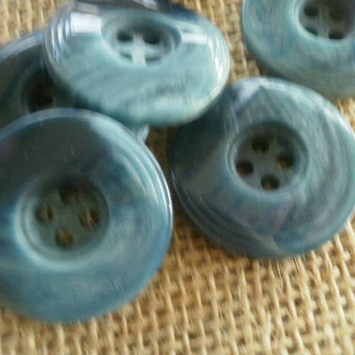 Boutons ronds à quatre trous  en plastique , coloris bleu marbré  , diamètre 2,8 cm 
