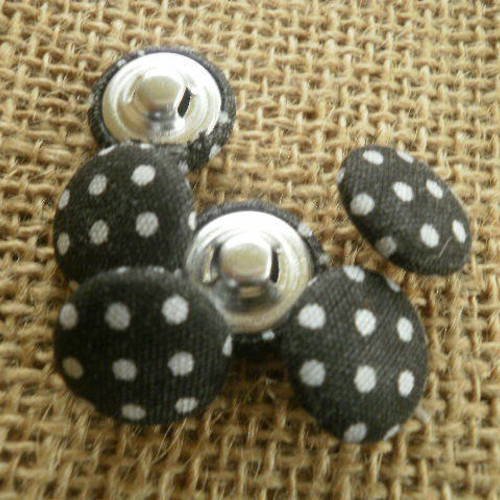Boutons ronds  en  métal  argenté recouvert de tissu noir à pois blancs ,  diamètre 15 mm 