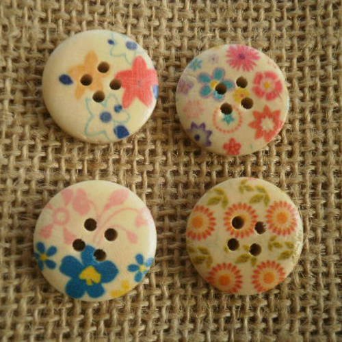 Lot (15)  de 4 boutons ronds à quatre trous  en bois peint , coloris écru à motifs fleuris  ,  diamètre 21 mm 