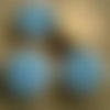 Boutons ronds à deux trous  en bois et plastique , coloris bois clair et bleu , diamètre 27 mm 