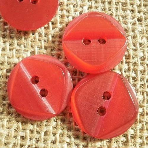 Boutons  ronds  à deux trous , en plastique  , impression faux carré  coloris rouge , diamètre 18 mm 