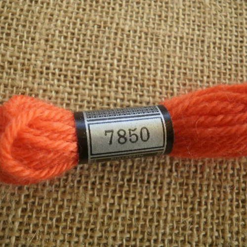 Echevettes de laine dmc pour tapisserie  , coloris 7850 orange 