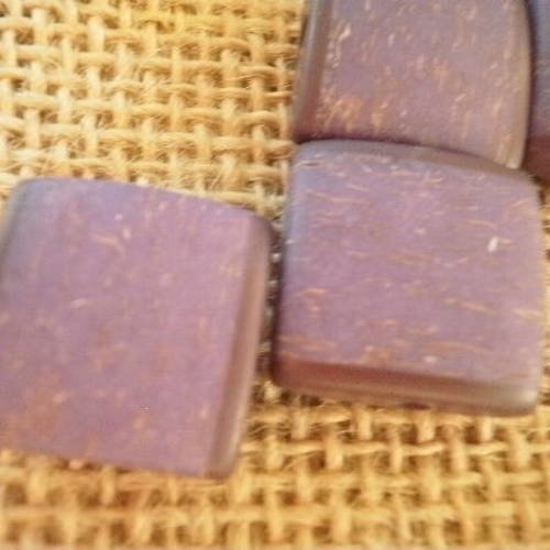 Boutons  "perles" carrés x 2 , coloris violet , taille 16 mm