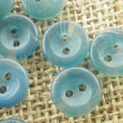 Lot de 2 boutons ronds à deux trous en plastique , coloris bleus marbrés , diamètre 12 mm 