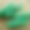 Boutons brandebourg x 5 à deux trous ,  en plastique  coloris vert , taille 3 cm