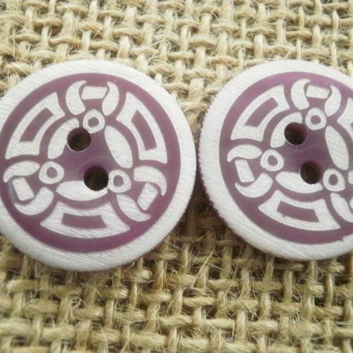 Lot de 3 boutons  ronds à deux trous  en nacre , coloris blanc à motifs violets , diamètre 20 mm