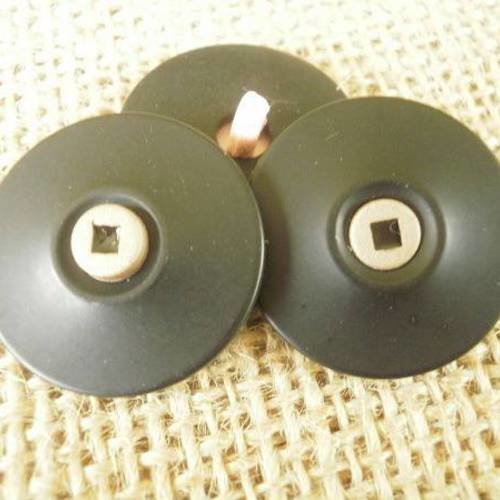 Boutons ronds en plastique , coloris noir centre laitonné , diamètre 23 mm 