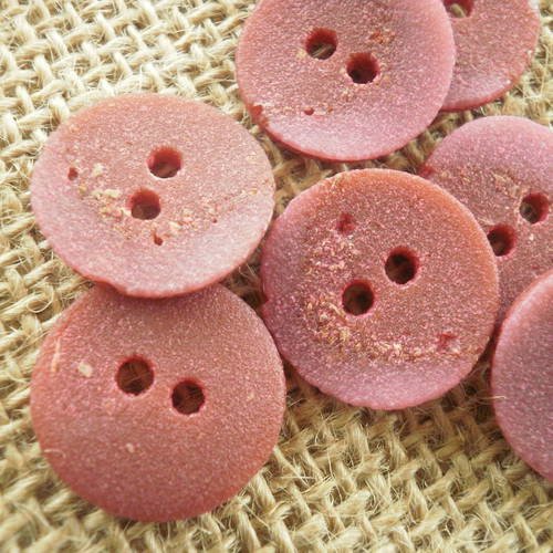 Boutons  ronds  à deux trous , coloris rose foncé , diamètre 18 mm 