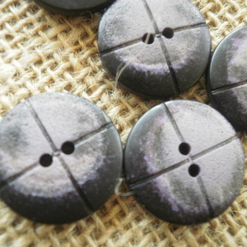 Boutons  ronds à deux trous , coloris violet et noir , diamètre 18 mm 