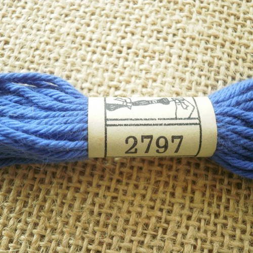 Echevette ancienne de coton à broder  retors dmc , numero 4  , coloris 2797 bleu 