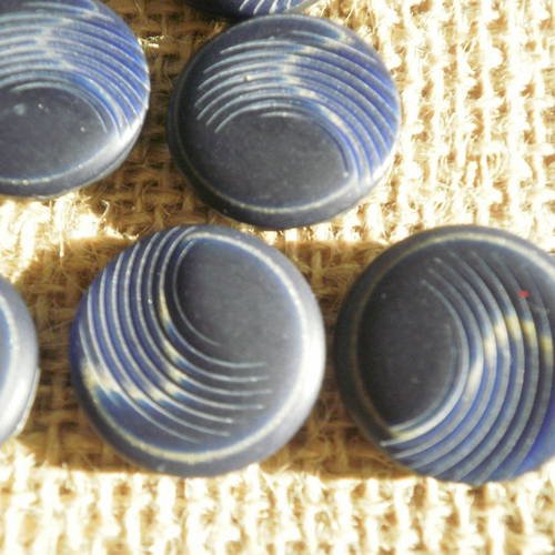 Boutons ronds en plastique  ,  tons bleu  et beige , diamètre 18 mm 