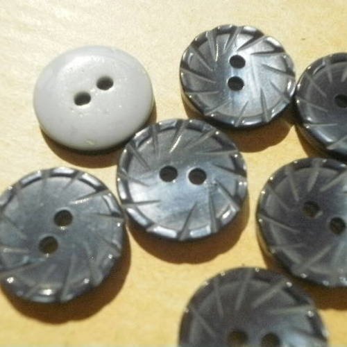 Lot de 5 petits boutons  ronds à deux trous , en plastique,  coloris bleu foncé , diamètre 10 mm 