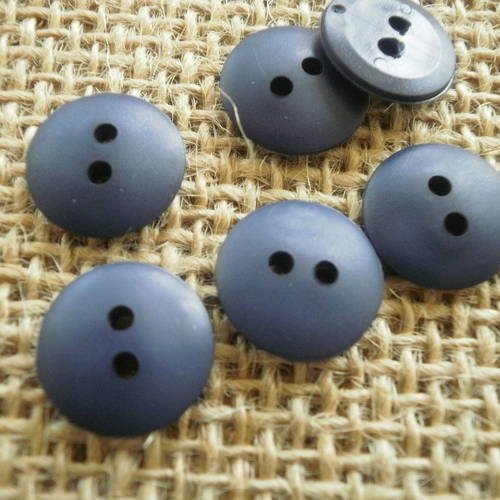 Lot de 6 petits boutons  ronds à deux trous , en plastique,  coloris bleu foncé , diamètre 12 mm 