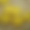 Boutons  rectangulaires , en plastique translucide coloris jaune , taille 2/1,5 cm 