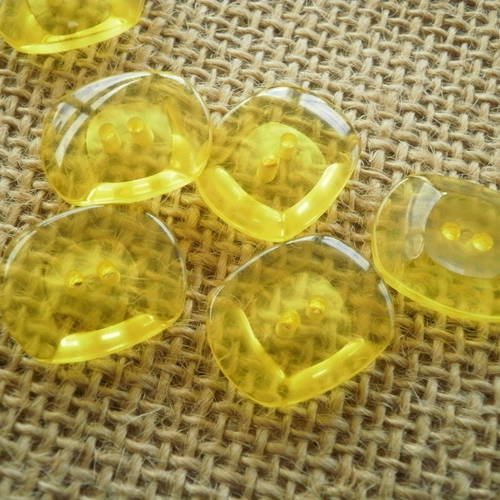 Boutons  rectangulaires , en plastique translucide coloris jaune , taille 2/1,5 cm 