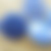 Boutons ronds  en  plastique , coloris bleu vif , diamètre 23 mmm 