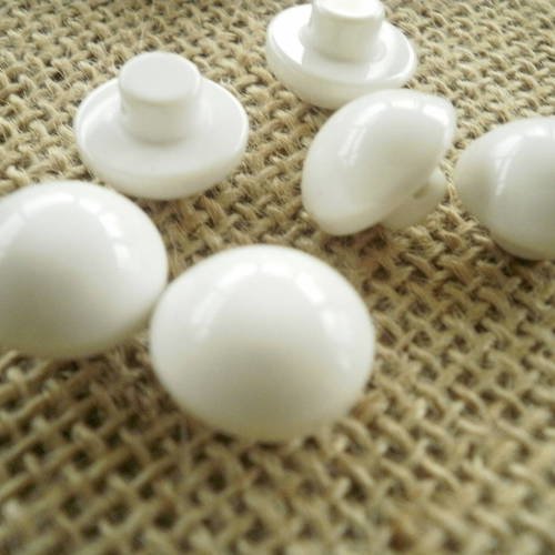 Boutons  boules en plastique  , coloris blanc  , diamètre 15 mm 