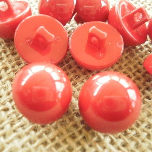 Boutons  boules en plastique  , de couleur rouge , diamètre 16 mm 