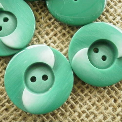 Boutons à deux  trous  ronds en plastique , coloris vert et ecru , diamètre 23 mm 