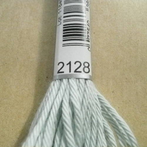 Echevette  de coton à broder  retors dmc , numero 4  , coloris 2128 vert  clair 