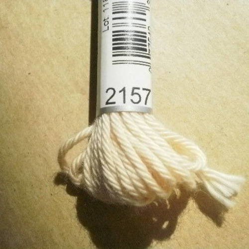Echevette  de coton à broder  retors dmc , numero 4  , coloris 2157 beige orangé 
