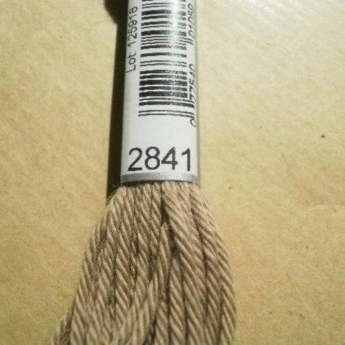 Echevette  de coton à broder  retors dmc , numero 4  , coloris 2841 marron clair 