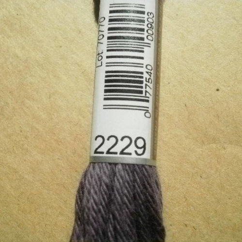Echevette  de coton à broder  retors dmc , numero 4  , coloris 2229 violet 