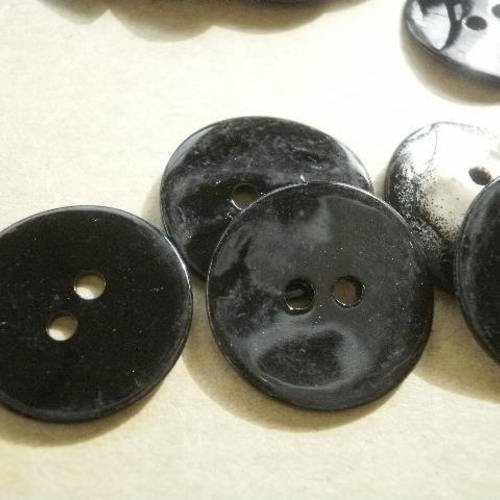 Lot de 3 boutons  ronds à deux trous  en nacre brillante , coloris noir  , diamètre 18 mm
