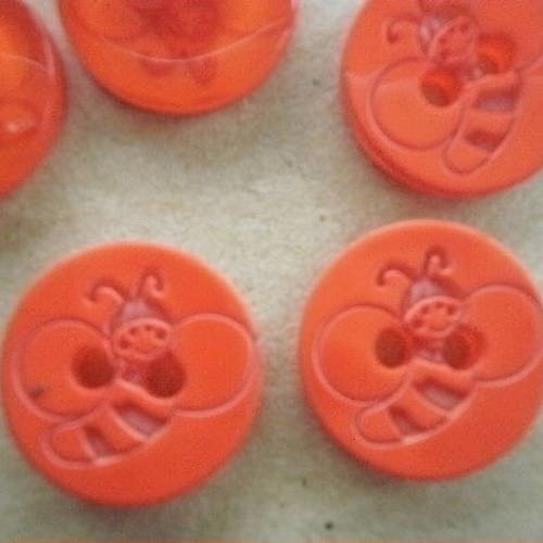 Bouton  rond en plastique à deux trous , de couleur  rouge à motif abeille , diamètre 12 mm 