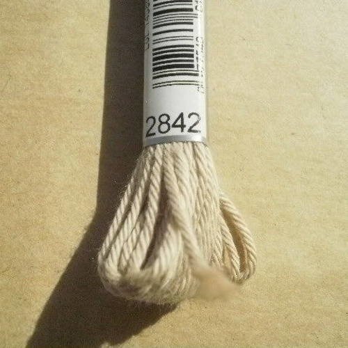 Echevette  de coton à broder  retors dmc , numero 4  , coloris 2842  beige