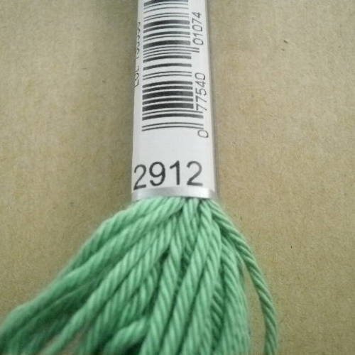 Echevette  de coton à broder  retors dmc , numero 4  , coloris 2912 vert  clair 