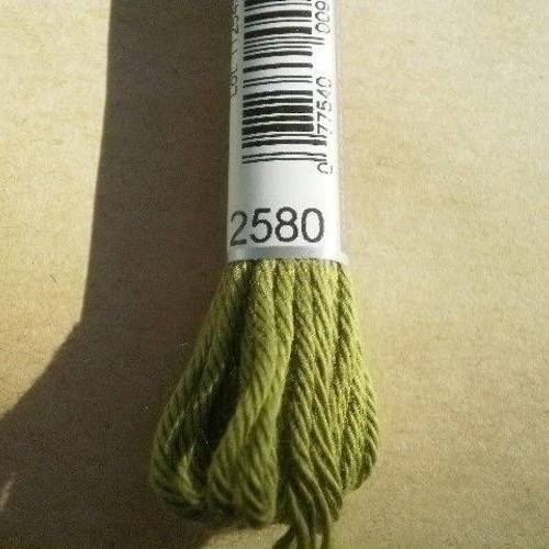 Echevette  de coton à broder  retors dmc , numero 4  , coloris 2580 vert 