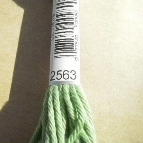 Echevette  de coton à broder  retors dmc , numero 4  , coloris 2563 vert 
