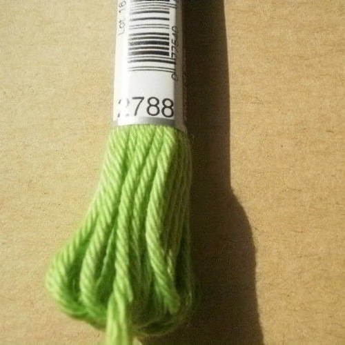 Echevette  de coton à broder  retors dmc , numero 4  , coloris 2788 vert vif 
