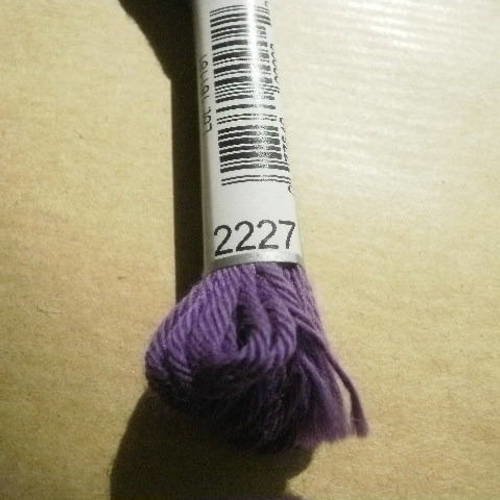 Echevette  de coton à broder  retors dmc , numero 4  , coloris 2227 violet 