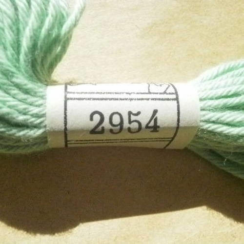 Echevette ancienne de coton à broder  retors dmc , numero 4 , coloris 2954 vert 