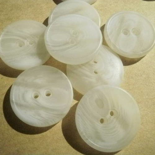 Boutons ronds à deux trous ,   en plastique ,  coloris blanc  marbré  , diamètre 19 mm