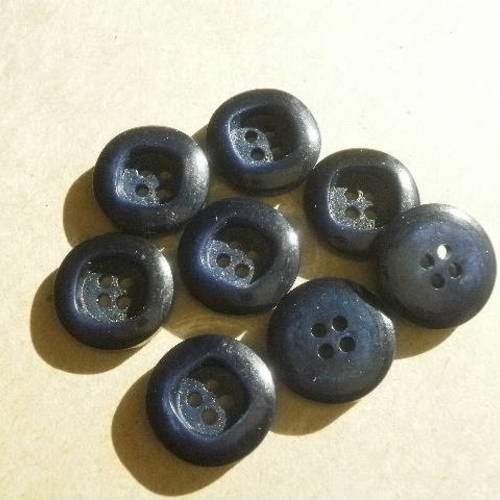 Lot de 4 boutons  ronds  à quatre trous  en plastique  , coloris bleu marine  , diamètre 14 mm