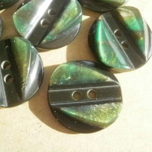 Boutons  ronds  à deux trous , en plastique  , impression faux carré  coloris vert  nacré , diamètre 18 mm 