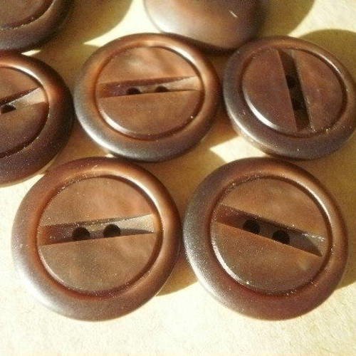 Boutons ronds à deux trous , en plastique , coloris marron  , diamètre 18 mm