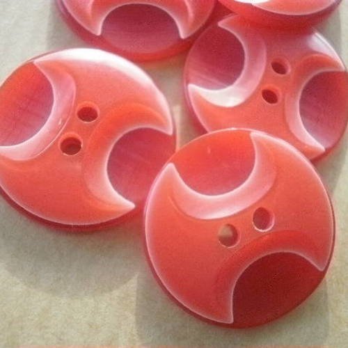 Boutons  ronds  à deux trous , en plastique  , coloris rouge  , motifs plus clair et blanc  , diamètre 23 mmm