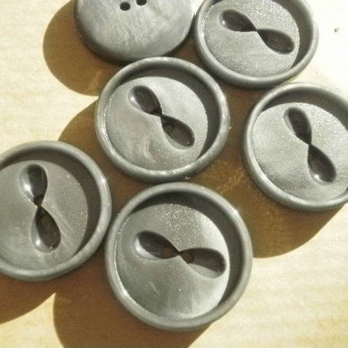 Boutons  ronds à deux trous , en plastique ,   coloris gris  , diamètre 23 mm