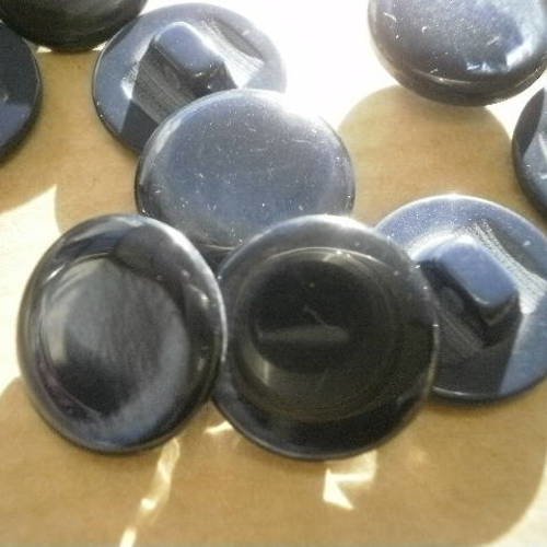 Boutons ronds x 2 en plastique , coloris bleu foncé  , diamètre 14 mm