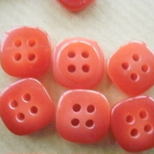Lot de 2 boutons carrés à quatre trous en plastique ,  coloris rouge  , taille 14 mm