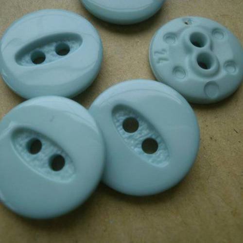 Lot de 6 petits boutons  ronds en plastique ,  coloris bleu clair , diametre 11 mm