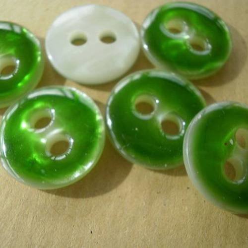 Lot de 4 boutons ronds à deux trous  en plastique , coloris vert et blanc  , diamètre 28 mm