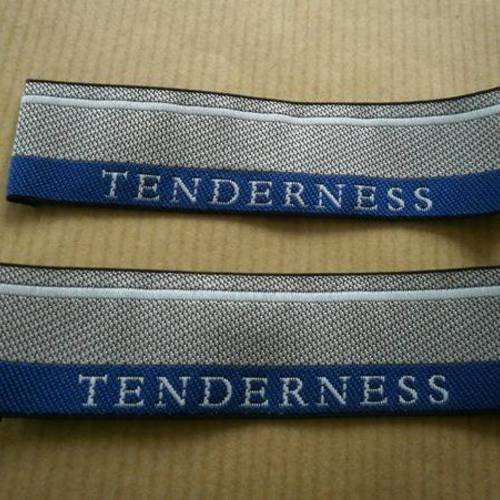 Application à coudre rectangle , "tenderness" , coloris gris , blanc et bleu 