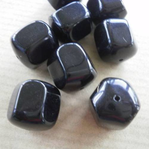 Lot de 6 perles à 6 cotés  en plastique  , coloris noir  , taille 15 x 13 mm