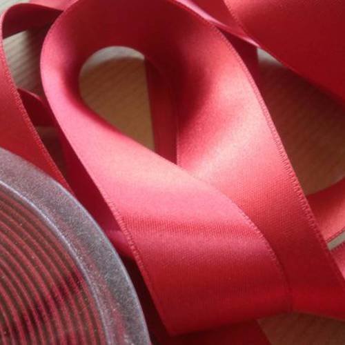 Ruban polyester double face ,  largeur 2,5 cm , coloris rouge foncé 